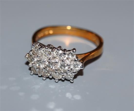 A modern 18ct gold and diamond cluster ring, size M.